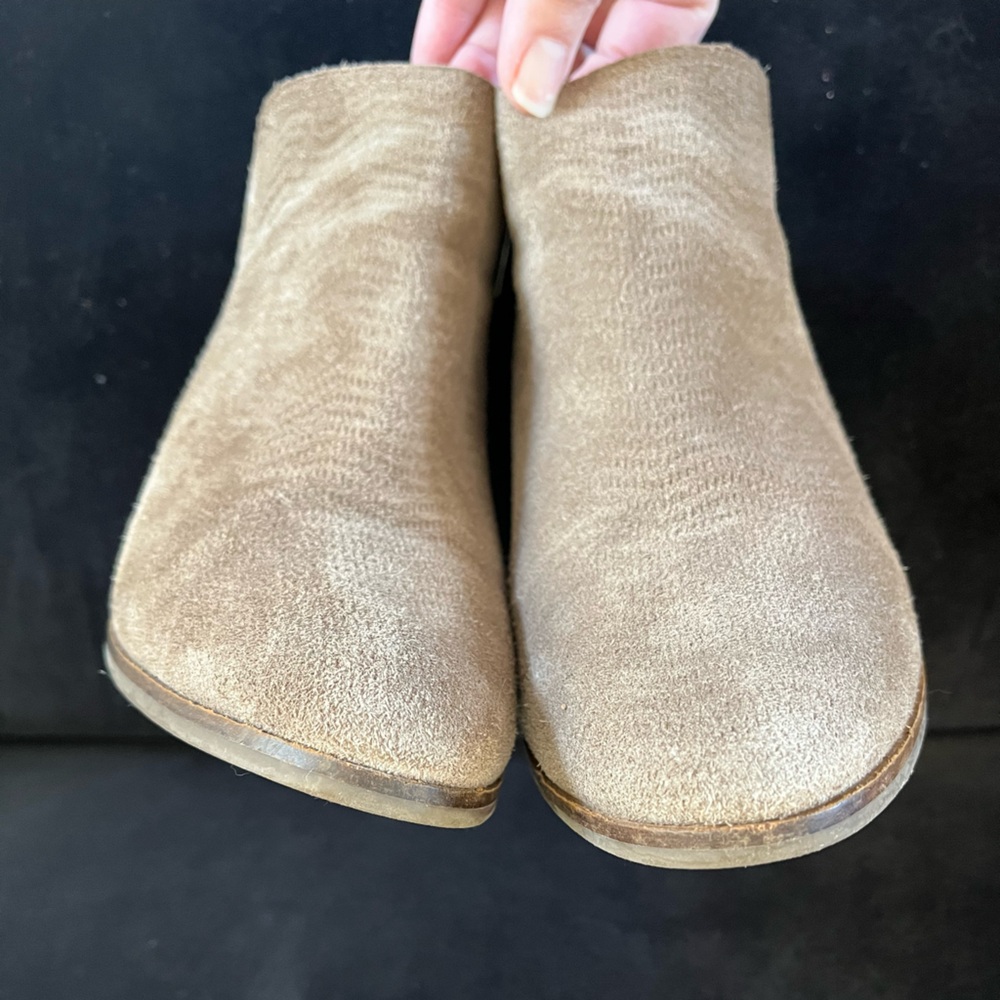 Lucky Brand Pickla Ankle Boots Taupe Suede Zip Up Booties Shoes Womens Size 9.5M - Picture 3 of 10